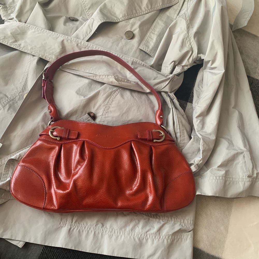 Salvatore Ferragamo Elegant Red Leather Women's Bag